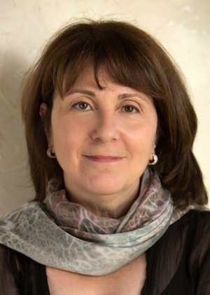 Lisa Barrett.jpg