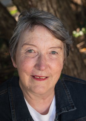Lynn-Jenner-photo-credit-Simon-Neale-WEB.jpg